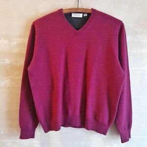 415a. berry Calvin Klein extra fine merino wool v neck sweater, L